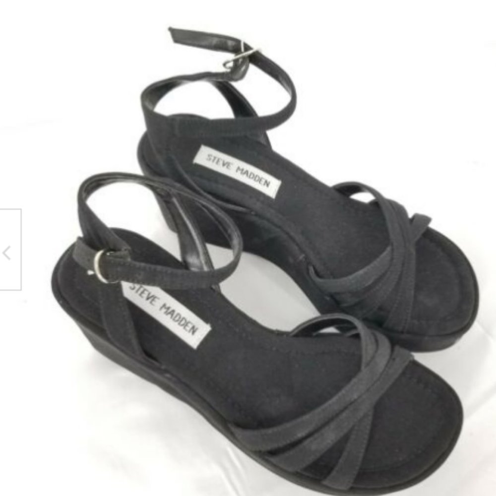 IN SEARCH OF Strappy 90s wedges!